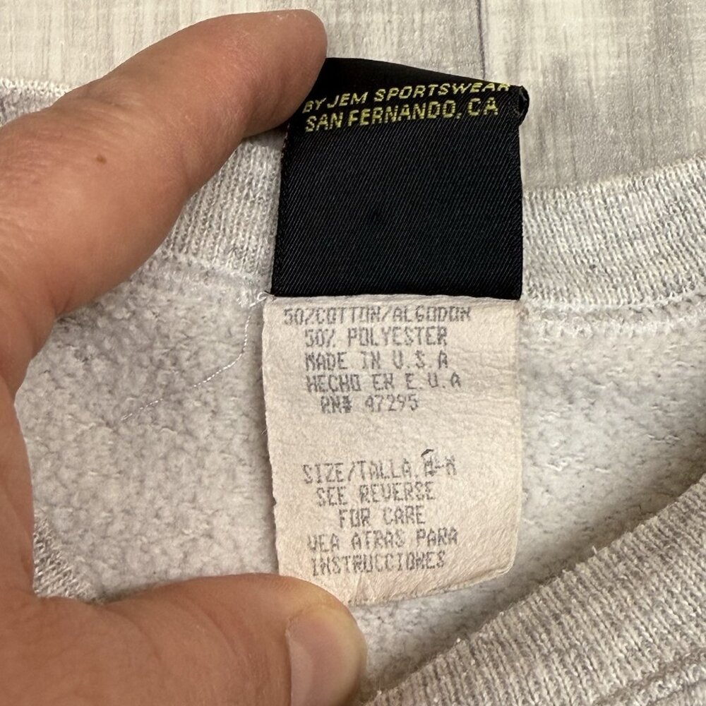 ✅VTG Mickey Minnie Mouse Pluto Goofy Donald Daffy Christmas Sweatshirt M *STAIN - Picture 4 of 13